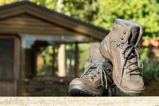 Wandelen vanuit Deventer - Wandelschoenen - Buitenhof Reizen begeleide vakanties voor mensen met een verstandelijke beperking.