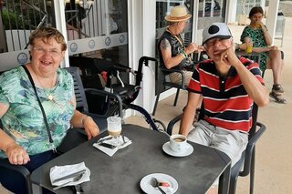 Mallorca - Terras - Buitenhof Reizen begeleide vakanties voor mensen met een verstandelijke beperking.