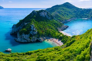 Corfu - zee met bergen - Buitenhof Reizen begeleide vakanties voor mensen met een verstandelijke beperking. 