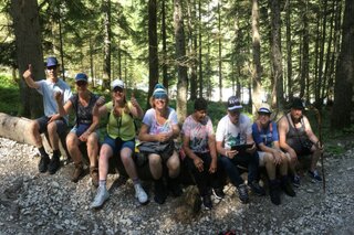 Eifel-center parcs park eifel - groepsfoto in het bos – Buitenhof Reizen begeleide vakanties voor mensen met een verstandelijke beperking