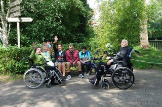 Elsloo - groepsfoto - Buitenhof Reizen begeleide vakanties voor mensen met een verstandelijke beperking. 