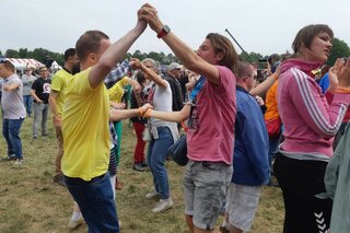 Funpop - Dansende heren - Buitenhof Reizen begeleide vakanties voor mensen met een verstandelijke beperking
