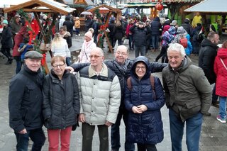Vianden Kerstreis - Groep op kerstmarkt - Buitenhof reizen begeleide vakanties voor mensen met een verstandelijke beperking
