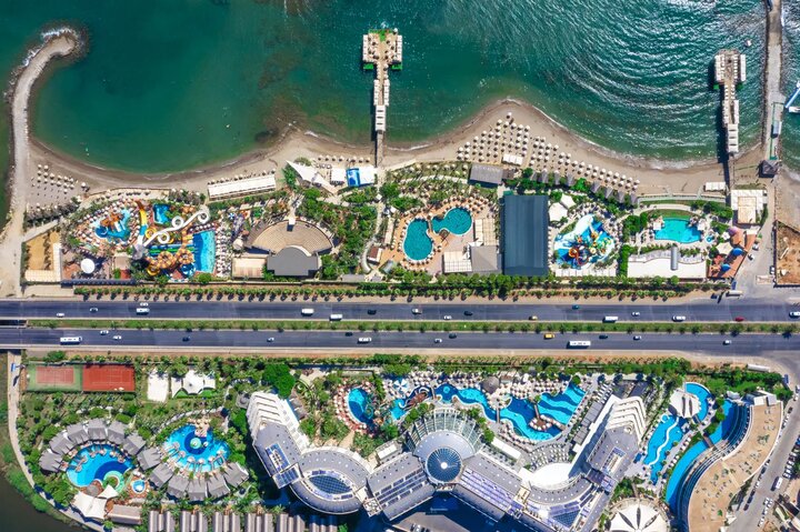 Artiestenreis Alanya - begeleide vakanties voor mensen met een beperking - Bovenaan Long Beach Resort Hotel