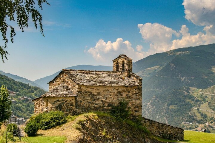 Andorra - Kerkje - Buitenhof Reizen begeleide vakanties voor mensen met een verstandelijke beperking.