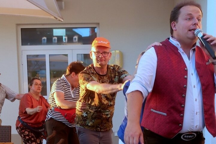 Eifel Muziekreis - Polonaise -  Buitenhof Reizen begeleide vakanties voor mensen met een verstandelijke beperking.