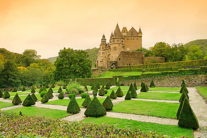 Neuerburg Muziekreis - Kasteel - Buitenhof Reizen begeleide vakanties voor mensen met een verstandelijke beperking.