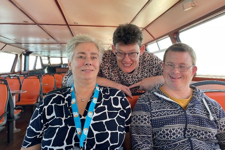 de Rijp Muziekreis - Op de boot - Buitenhof Reizen begeleide vakanties voor mensen met een verstandelijke beperking.