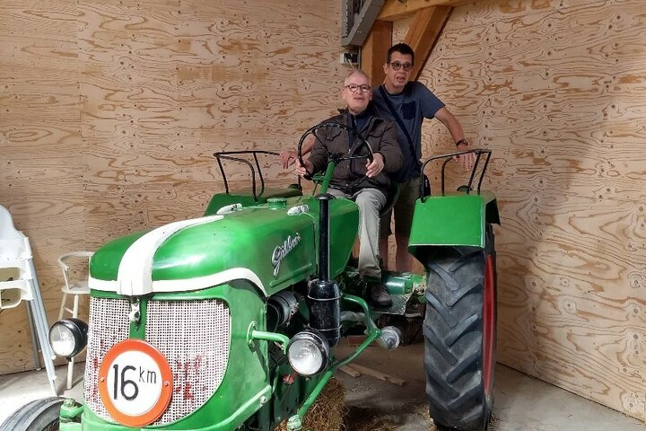 Texel - Tractor - Buitenhof Reizen begeleide vakanties voor mensen met een verstandelijke beperking.