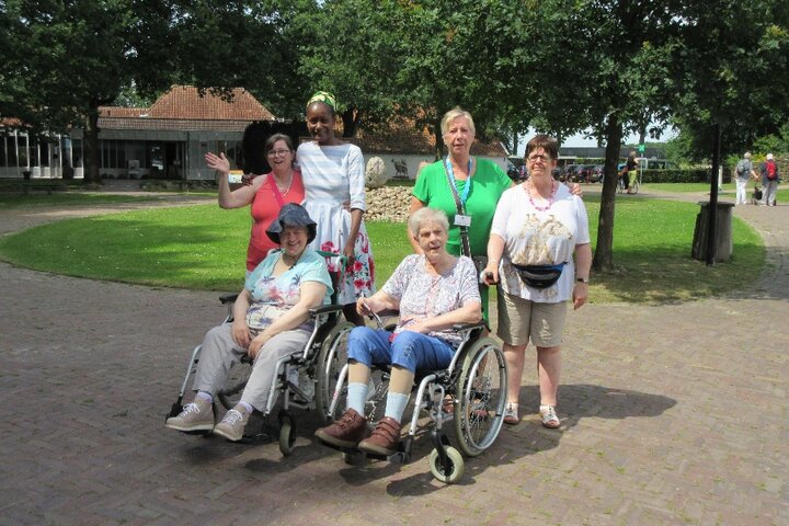 Lunteren - Groepsfoto - Buitenhof Reizen begeleide vakanties voor mensen met een verstandelijke beperking.