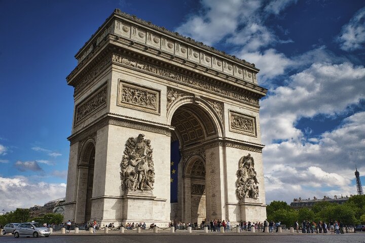 Parijs - Arc de Triomphe- Buitenhof Reizen begeleide vakanties voor mensen met een verstandelijke beperking.
