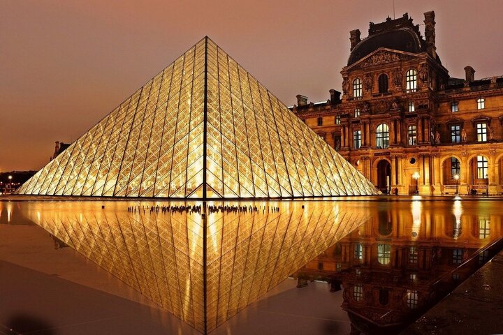 Parijs - Louvre - Buitenhof Reizen begeleide vakanties voor mensen met een verstandelijke beperking.