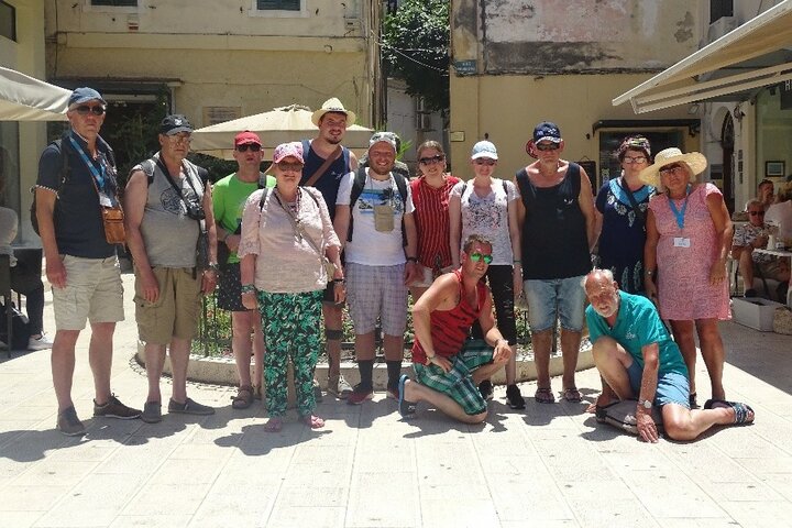 Corfu - Groepsfoto - Buitenhof Reizen begeleide vakanties voor mensen met een verstandelijke beperking.