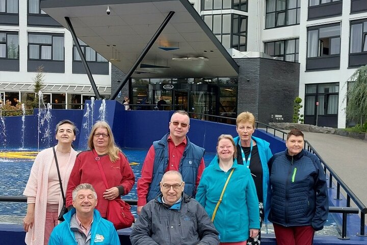 Almelo - Groepsfoto - Buitenhof Reizen begeleide vakanties voor mensen met een verstandelijke beperking. 1