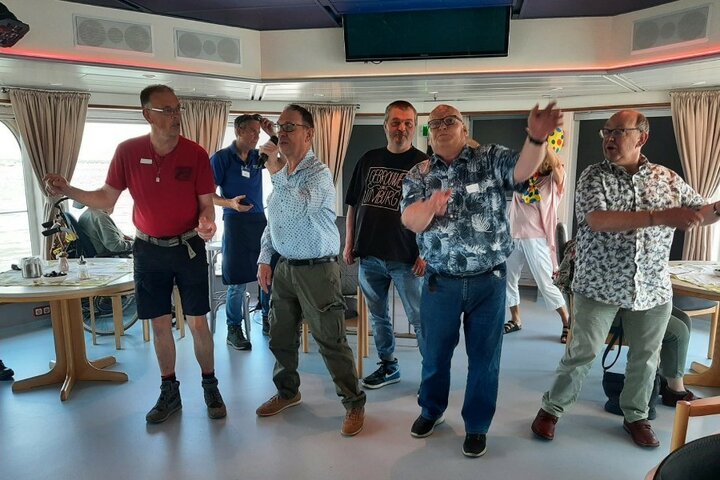 Buitenhof Zomercruise - Dansen - Buitenhof Reizen begeleide vakanties voor mensen met een verstandelijke beperking.