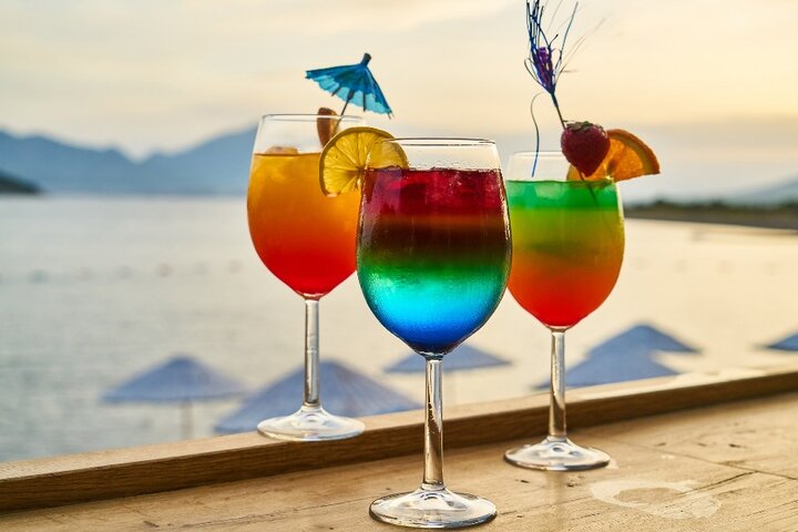 Bodrum - Cocktails - Buitenhof Reizen begeleide vakanties voor mensen met een verstandelijke beperking.