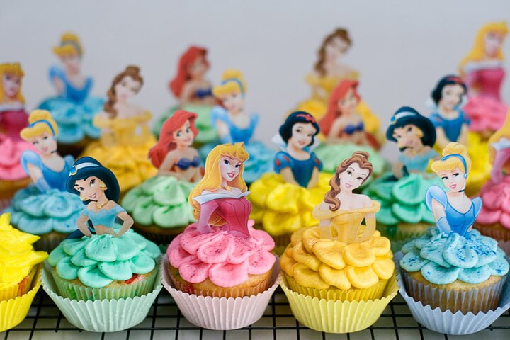Buitenhof Clubfeest - Cupcakes - Buitenhof Reizen begeleide vakanties voor mensen met een verstandelijke beperking.