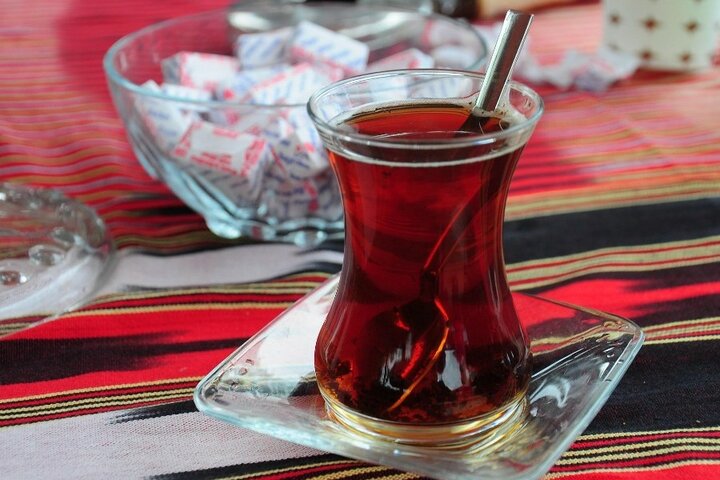 Kusadasi - Turkse thee - Buitenhof Reizen begeleide vakanties voor mensen met een verstandelijke beperking.
