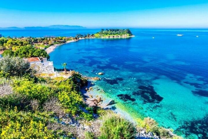Kusadasi - Baai - Buitenhof Reizen begeleide vakanties voor mensen met een verstandelijke beperking.