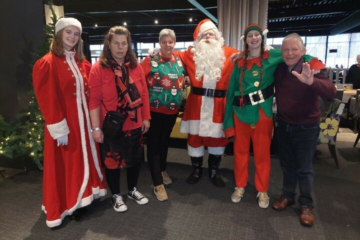 Kerst in de Bonte Wever - Kerstman - Buitenhof Reizen begeleide vakanties voor mensen met een verstandelijke beperking.