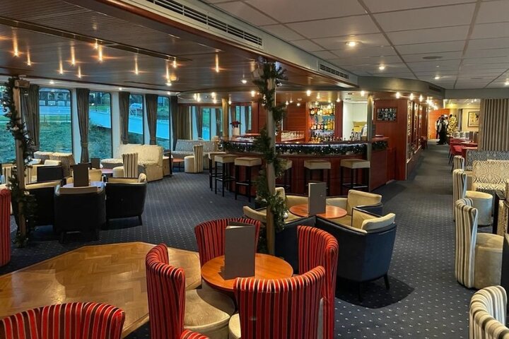 Kerstcruise - Lounge  - Buitenhof Reizen begeleide vakanties voor mensen met een verstandelijke beperking.