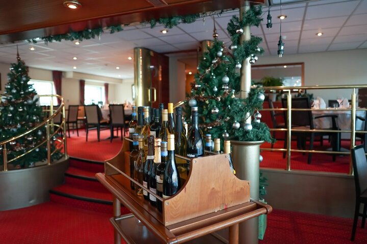Kerstcruise - Restaurant - Buitenhof Reizen begeleide vakanties voor mensen met een verstandelijke beperking.