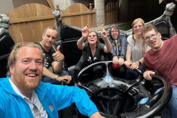 Moviepark & Phantasialand - Reizigers in wildwaterbaan - Buitenhof reizen begeleide vakanties voor mensen met een verstandelijke beperking