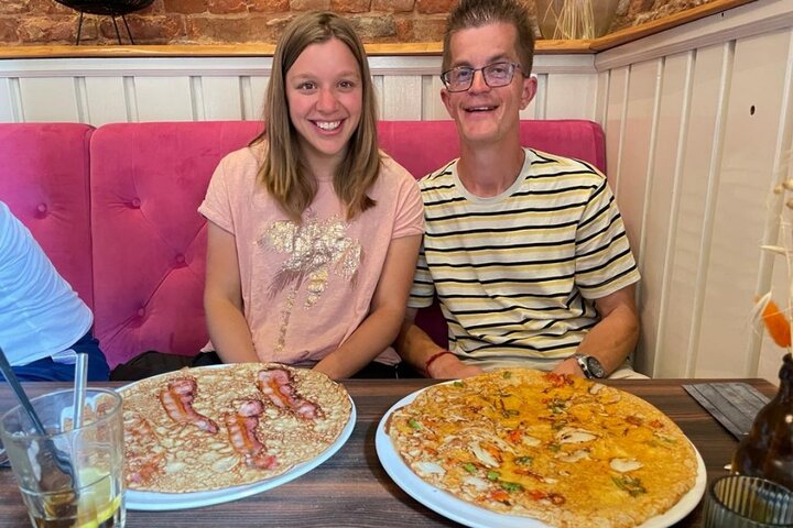 Valkenburg - Pizza eten - Buitenhof Reizen begeleide vakanties voor mensen met een verstandelijke beperking