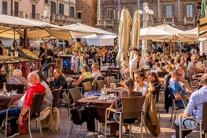 Gardameer & Venetië & Verona - Plein terras Verona - Buitenhof Reizen begeleide vakanties voor mensen met een verstandelijke beperking mee