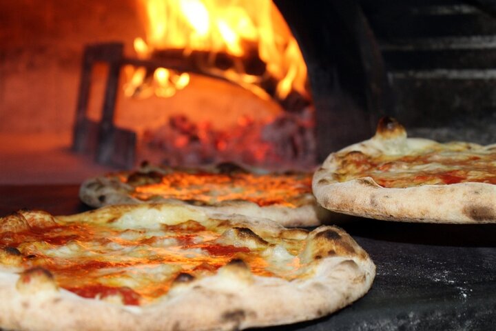 Sicilië - pizza oven - Buitenhof Reizen begeleide vakanties voor mensen met een verstandelijke beperking mee