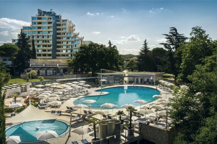 Porec - hotel Valamar Diamant zwembad - Buitenhof Reizen begeleide vakanties voor mensen met een verstandelijke beperking mee