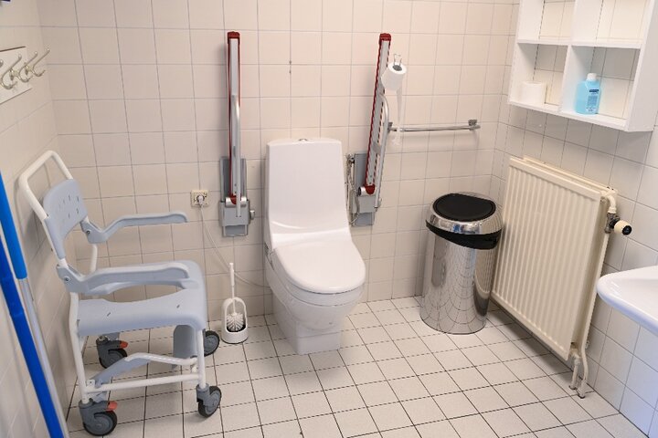 Texel - Aangepaste badkamer - Buitenhof Reizen begeleide vakanties voor mensen met een verstandelijke beperking