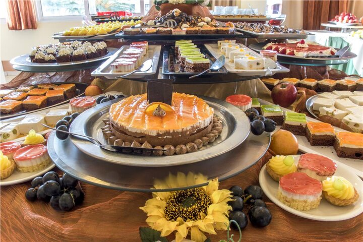 Corfu - dessertbuffet - Buitenhof reizen - begeleide vakanties voor mensen met een verstandelijke beperking