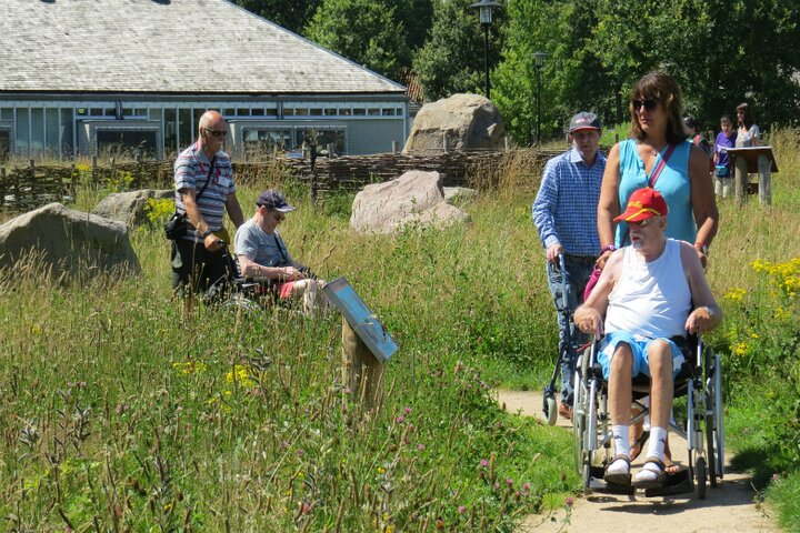 Bergeijk - wandeling door een natuurtuin - Buitenhof Reizen begeleide vakanties voor mensen met een verstandelijke beperking