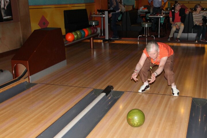 Almelo - Bowlingbaan - Buitenhof Reizen begeleide vakanties voor mensen met een verstandelijke beperking. 