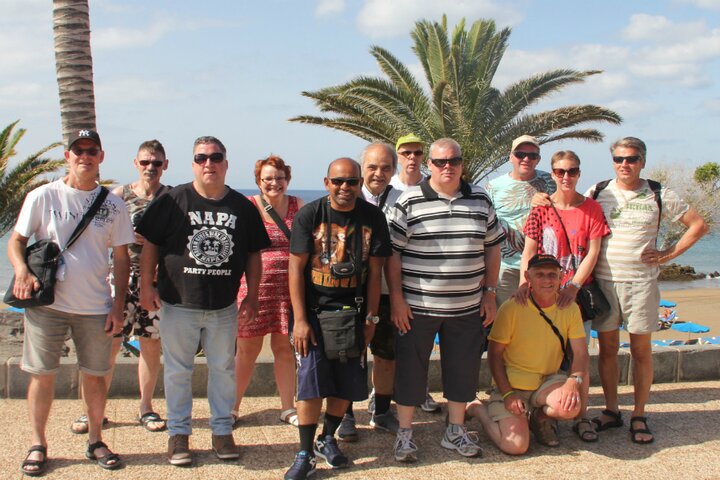 Bodrum - groepsfoto voor palmbomen – Buitenhof Reizen begeleide vakanties voor mensen met een verstandelijke beperking