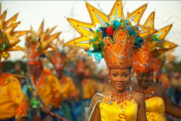 curaçao - traditioneel carnaval - Buitenhof Reizen begeleide vakanties voor mensen met een verstandelijke beperking