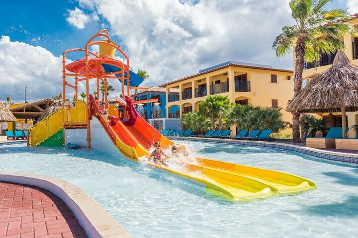 curaçao - accommodatie waterglijbaan- Buitenhof Reizen begeleide vakanties voor mensen met een verstandelijke beperking