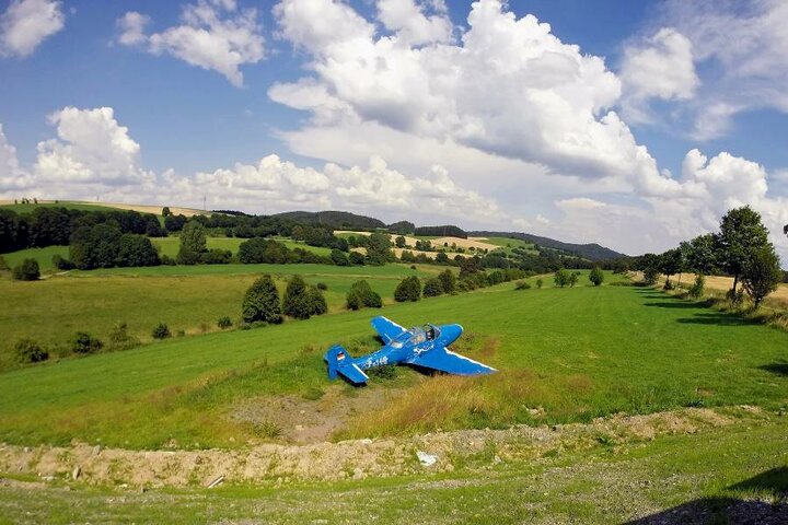 Winterberg - zweefvliegtuig op de grond - Buitenhof Reizen begeleide vakanties voor mensen met een verstandelijke beperking. 