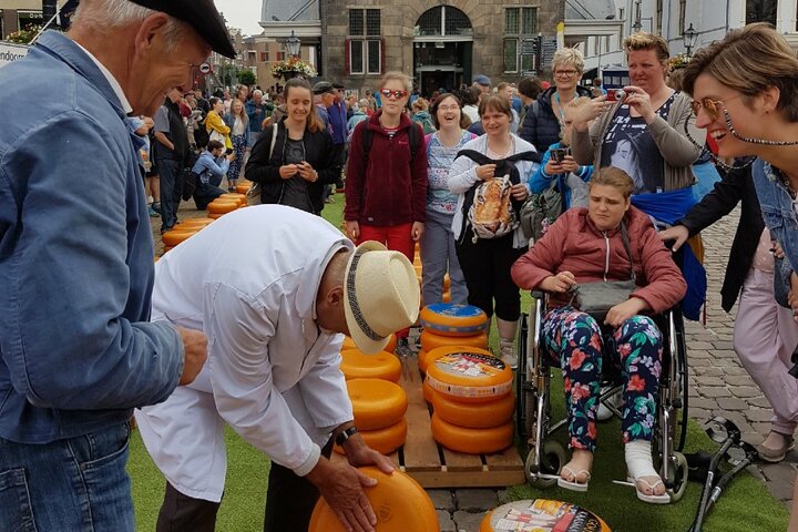 Ouderkerk aan den IJssel -  Goudse kaasmarkt - Buitenhof Reizen begeleide vakanties voor mensen met een verstandelijke beperking.