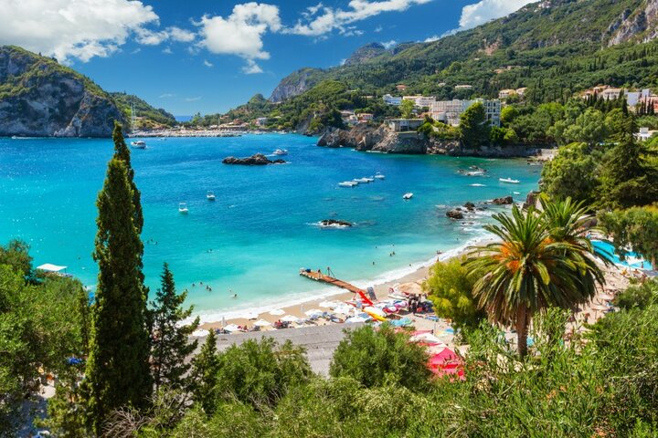 Corfu - strand - Buitenhof Reizen begeleiders vakanties voor mensen met een beperking