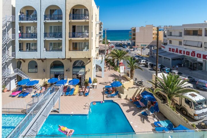 Kreta - zwembad hotel Lefkoniko - Buitenhof Reizen begeleide vakanties voor mensen met een verstandelijke beperking