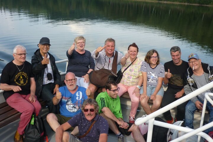 Marina Lipno - Groepsfoto op boot - Buitenhof Reizen begeleide vakanties voor mensen met een verstandelijke beperking