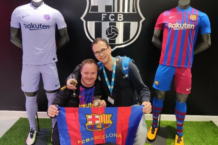 FC Barcelona - Reiziger met begeleider - Buitenhof Reizen begeleide vakanties voor mensen met een verstandelijke beperking.