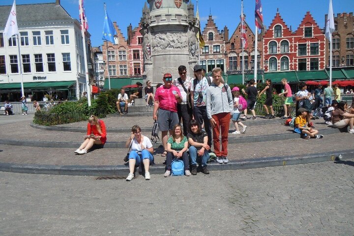 de Haan - Groepsfoto in Brugge - Buitenhof Reizen begeleide vakanties voor mensen met een verstandelijke beperking.