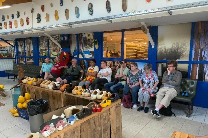 Volendam - Klompen - Buitenhof Reizen begeleide vakanties voor mensen met een verstandelijke beperking.