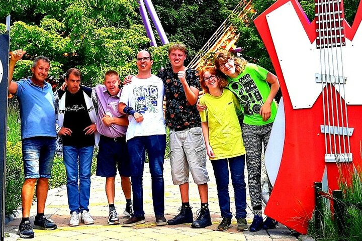 Walibi en Apenheul - Groep - Buitenhof Reizen begeleide vakanties voor mensen met een verstandelijke beperking.