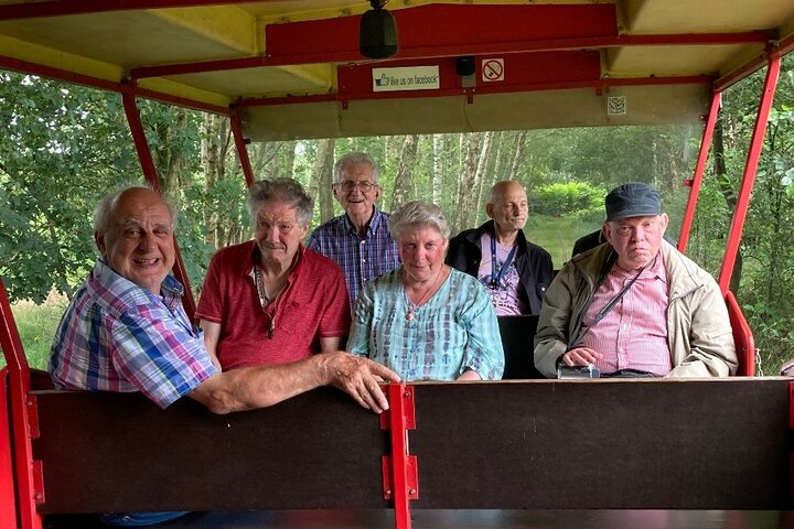 Beilen - Groep in bus - Buitenhof Reizen begeleide vakanties voor mensen met een verstandelijke beperking.