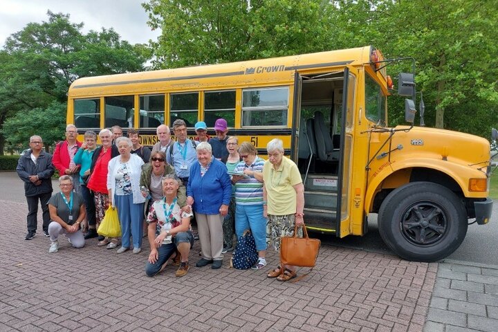 Emmen - Groep voor bus - Buitenhof Reizen begeleide vakanties voor mensen met een verstandelijke beperking.