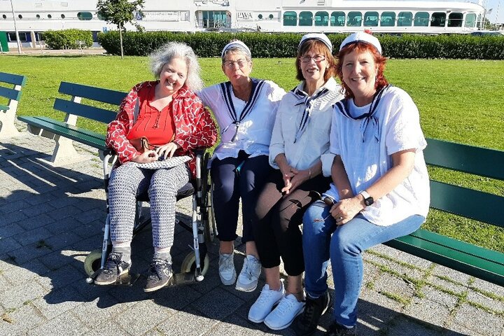 Buitenhof Zomercruise - Bankje - Buitenhof Reizen begeleide vakanties voor mensen met een verstandelijke beperking.